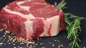Учёные назвали главные отличия натурального и растительного мяса